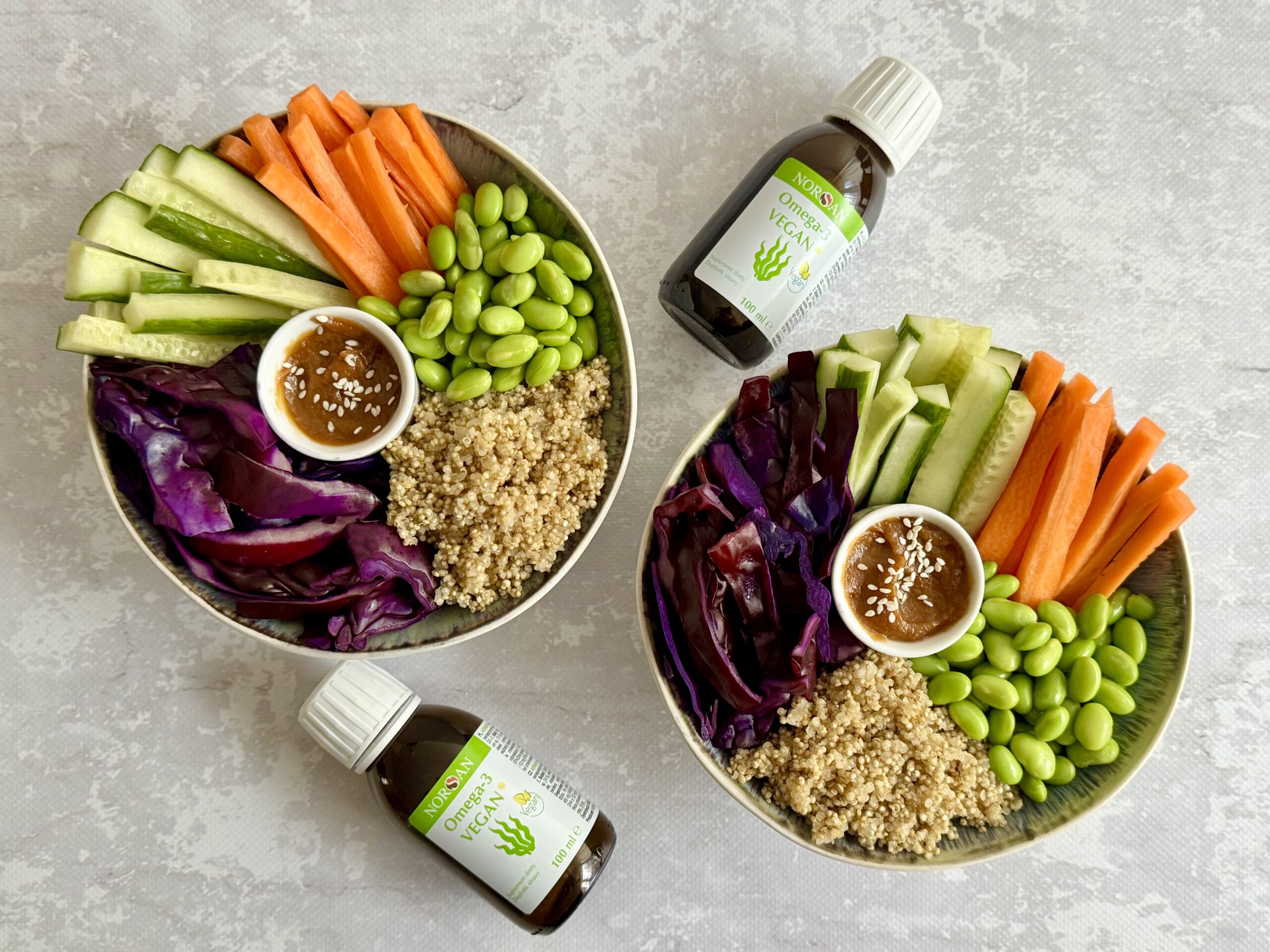 Buddha bowl z sosem orzechowym i omega-3